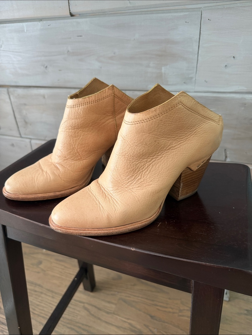 DOLCE VITA HAKU IN TAN Leather 
Size 8
Boots Booties